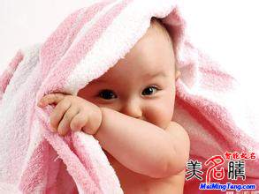 怎么給羊?qū)殞毴⌒∶? /></a> 小名,又稱“乳名”,一般是指嬰兒初生時長輩所取的非正式的名字,與學名不同,意思簡單,瑯瑯上口,只要好聽、易記、叫起來順口就行。對家人來說,更愿意用小名來稱呼自己的...</div>
<div style="height:5px; font-size:5px"></div>
<hr width="99%" style="text-align:center; border-style:dotted; border-width:0px; height:1px;" />
<div style="height:5px; font-size:5px"></div>
</div>
</td>
</tr><tr style="border-width:0px;">
<td valign="top">
<div style="padding-left:3px; padding-right:3px;line-height:180%">
<h3 style="padding:0px;margin:0px;display:inline;"><a id="ctl00_ContentPlaceHolder1_ShowMore1_dgNews_ctl07_HyperLink1" class="headline" href="/yang/s.aspx?newsid=3918" target="_blank">2015羊?qū)殞毱鹈?五行為木的起名用字</a></h3>
<span id="ctl00_ContentPlaceHolder1_ShowMore1_dgNews_ctl07_Label1" style="color:Green;font-size:10pt;">2015/4/16 15:59:04</span>
<span style="color:Red;font-size:8pt;"></span>
<br />
<div style="padding-top:1px; width:95%; padding-left:8px; line-height:180%;color:#2f2f2f;font-size:14px;" ><a href=